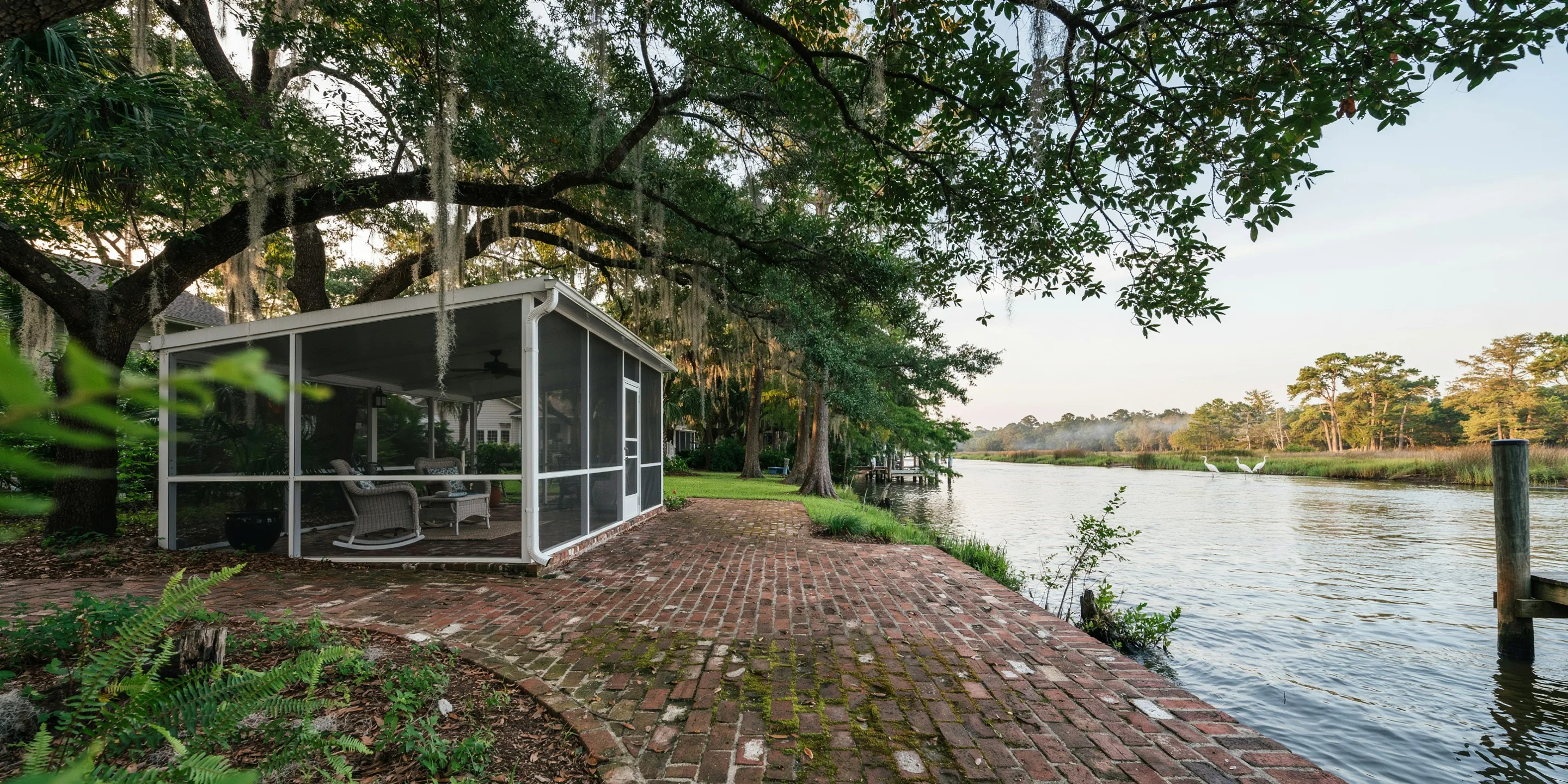 Waterfront screened porch in Siesta Isles, Siesta Key, FL